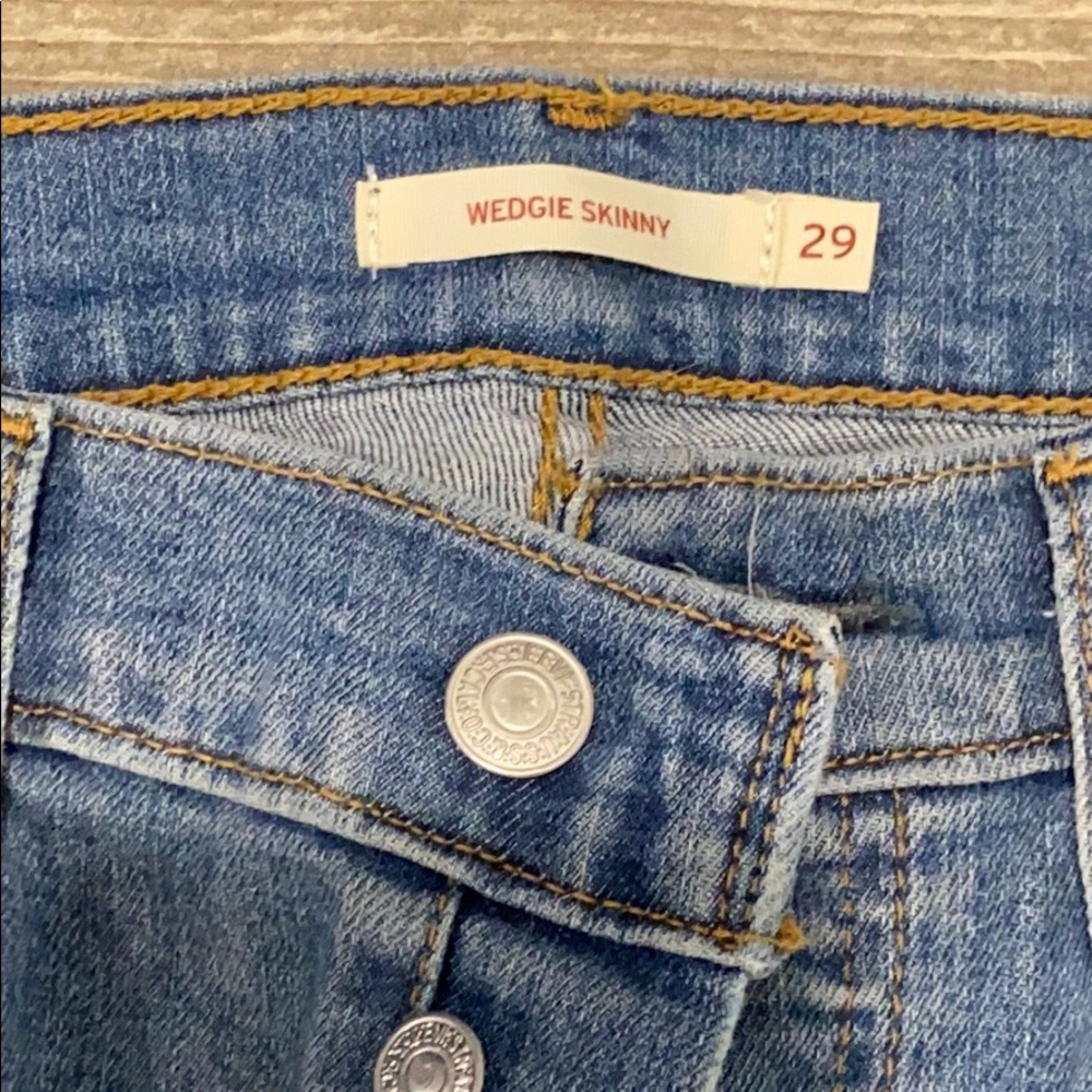 NEVER BEEN WORN Levi’s Wedge Skinny Jeans